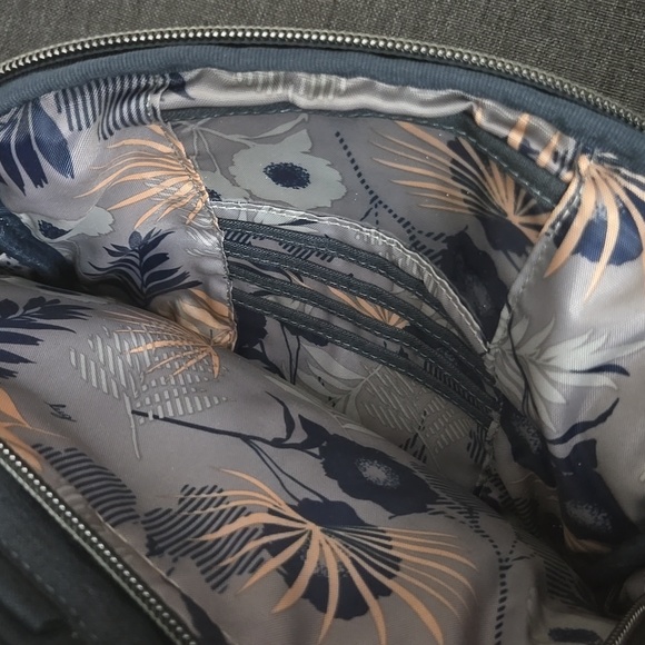 Lug Ranger Crossbody - Picture 5 of 15